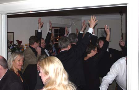 k_traengt_hand up_g